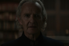 1899, Anton Lesser in un primo piano nella serie Netflix