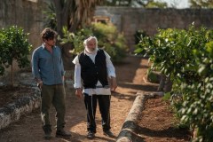 Alla vita, Riccardo Scamarcio e Sasson Gabai in una scena del film