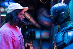 Blue Beetle, Xolo Maridueña e il regista Angel Manuel Soto sul set del film