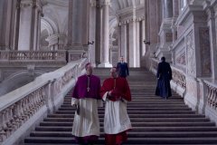 Conclave, Ralph Fiennes e Brian F. O'Byrne in una scena del film