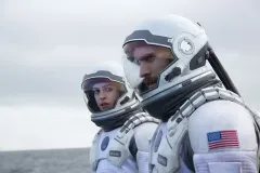 Interstellar, Anne Hathaway e Wes Bentley in un'immagine del film di Christopher Nolan