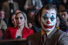 Joker: Folie à Deux, Joaquin Phoenix e Lady Gaga in una sequenza del film