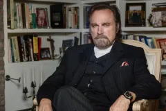 L'uomo che disegnò Dio, Franco Nero in una foto di scena del film