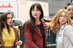 Madame Web, Dakota Johnson, Sydney Sweeney, Isabela Merced e Celeste O'Connor in una sequenza del film