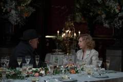 Maigret, Gérard Depardieu e Aurore Clément in una scena del film di Patrice Leconte