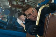 Mission: Impossible - Dead Reckoning - Parte uno, Tom Cruise e Hayley Atwell in pericolo in una scena del film