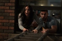 Scream VI, Melissa Barrera e Josh Segarra in una tesa sequenza del film