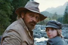 The Dead Don't Hurt, Viggo Mortensen e Atlas Green in una foto del film