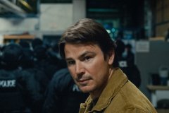 Trap, Josh Hartnett in una scena del film