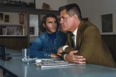 Vizio di forma, Joaquin Phoenix e Josh Brolin in una sequenza del film di Paul Thomas Anderson