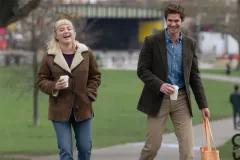 We Live in Time, Florence Pugh e Andrew Garfield in un momento del film