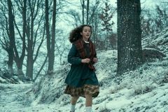 Wonder: White Bird, Ariella Glaser in una scena del film