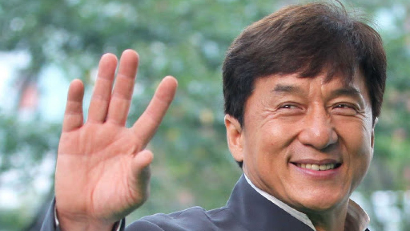 JACKIE CHAN LODA IL PARTITO COMUNISTA CINESE: “VORREI FARNE PARTE”