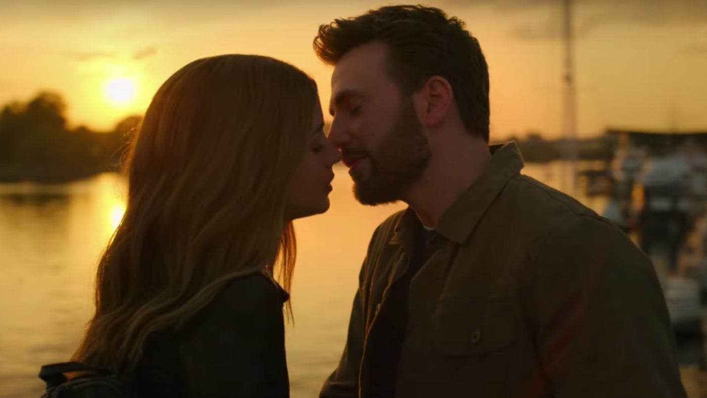 GHOSTED: IL TRAILER DEL FILM APPLE TV+ CON CHRIS EVANS E ANA DE ARMAS