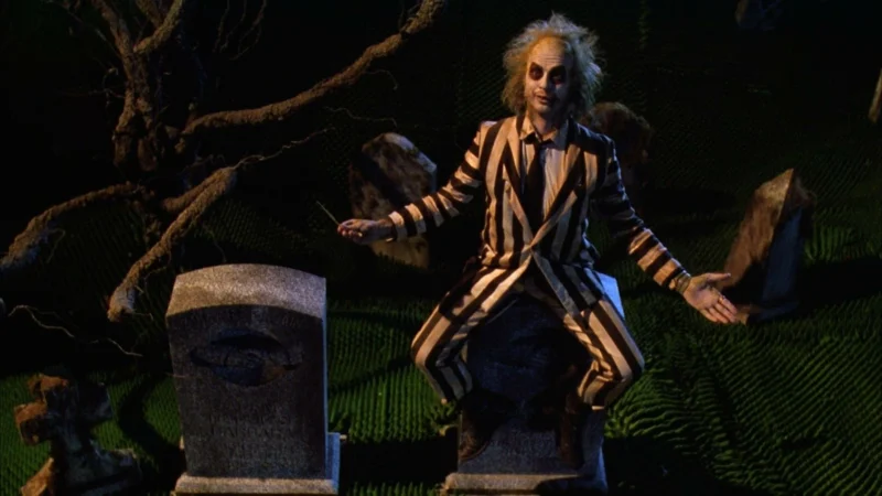 BEETLEJUICE 2, TIM BURTON SPIEGA: “MANCANO DUE GIORNI ALLA FINE DELLE RIPRESE, FILM PRONTO AL 99%”