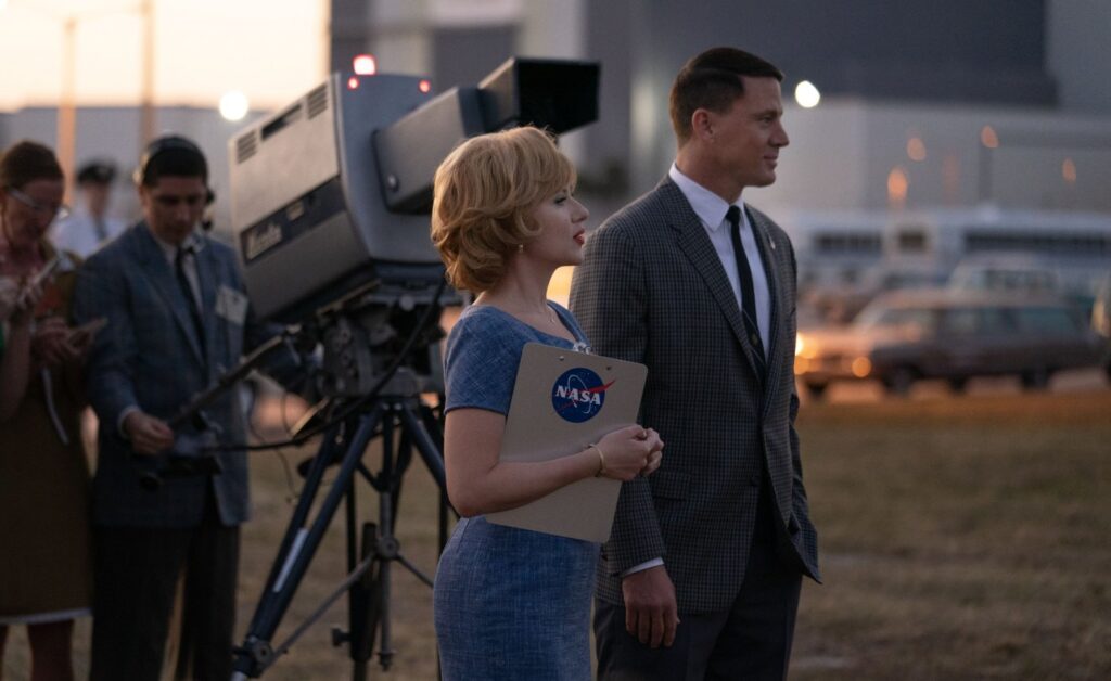 Fly Me to the Moon - Le due facce della Luna, Scarlett Johansson e Channing Tatum in un momento del film