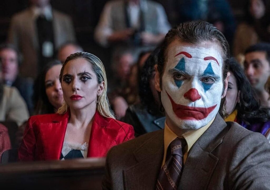 Joker: Folie à Deux, Joaquin Phoenix e Lady Gaga in una sequenza del film