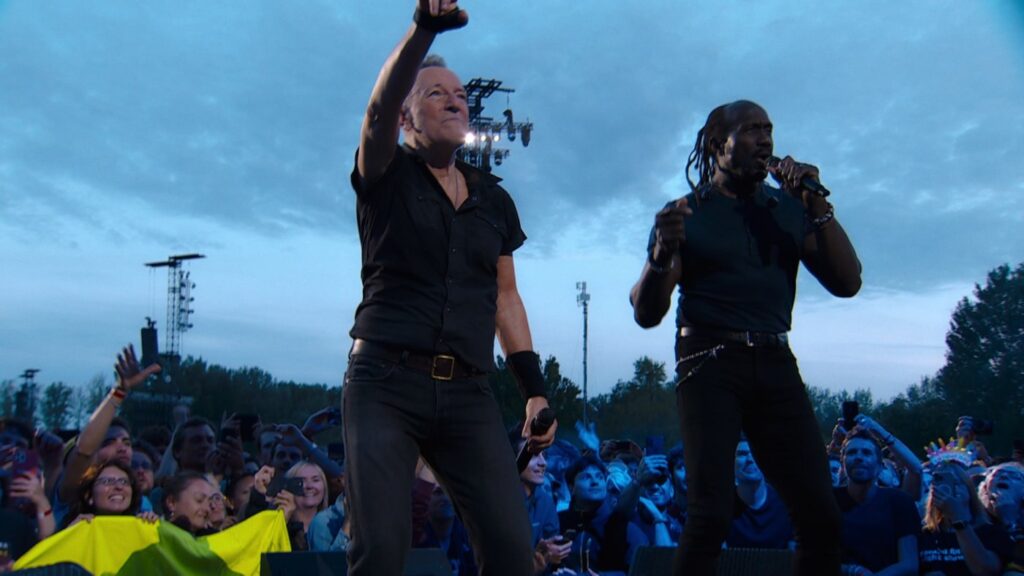 Road Diary: Bruce Springsteen and the E Street Band, Springsteen e Curtis King sul palco