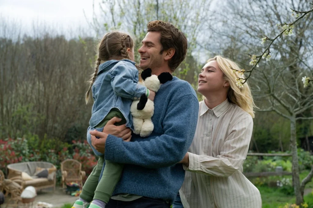 We Live in Time, Andrew Garfield e Florence Pugh durante una sequenza del film