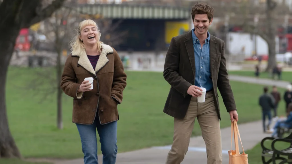 We Live in Time, Florence Pugh e Andrew Garfield in un momento del film