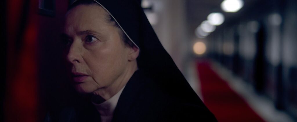 Conclave, Isabella Rossellini in una scena del film